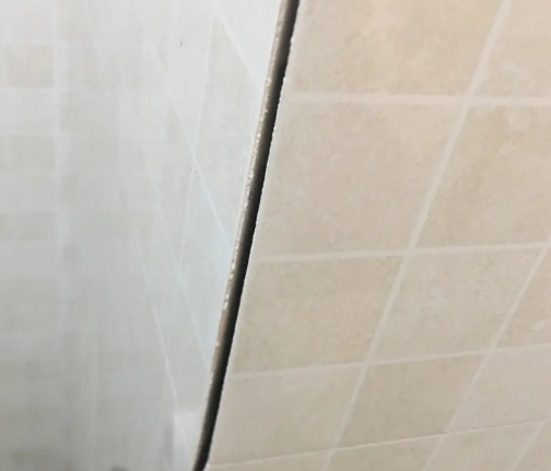 朔州市瓷砖空鼓维修公司分享阳台瓷砖脱落的修复过程可以分为以下几个步骤
