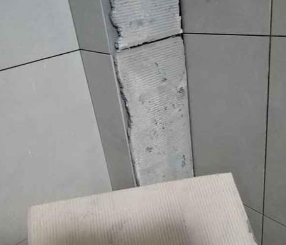 朔州市瓷砖空鼓维修公司分享下厨房瓷砖脱落的补救措施。